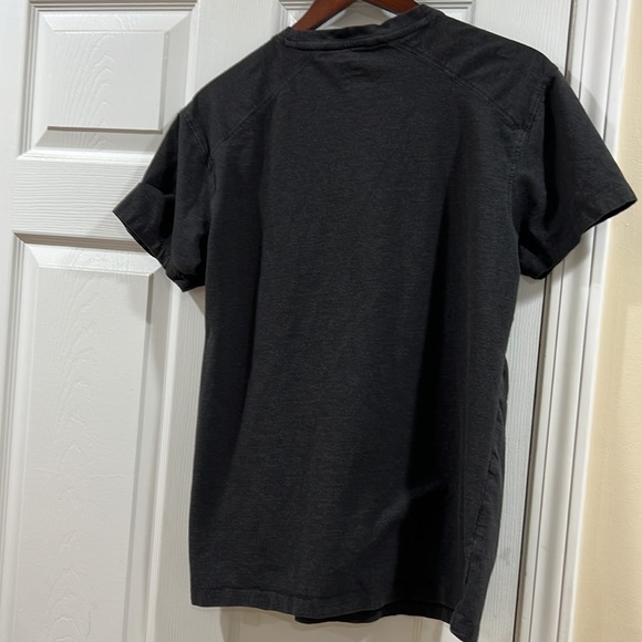 Kenneth Cole T-shirt - Picture 4 of 4